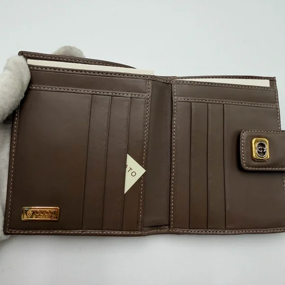 Gucci Dark Brown Leather Bifold Wallet with Gold Emblem - Picture 4 of 6